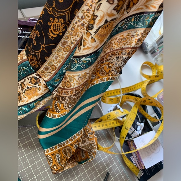 Cider NWT satiny wrap bell sleeved top - Picture 6 of 7